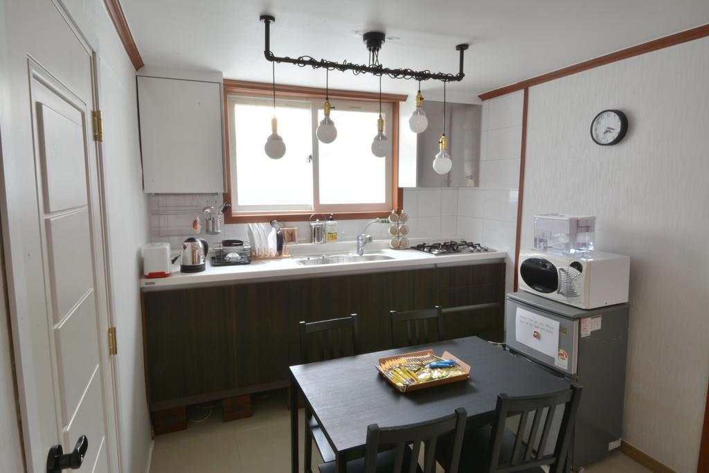 Nanu Guesthouse Black Apartments Seoul Bilik gambar